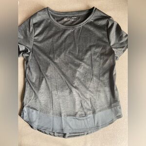 UNDER ARMOUR WOMEN TSHIRT